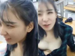 高中妹在教室里直接露出干炮