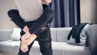 美丽大方的大长腿模特级别女神，把她干到扶墙也扶不稳