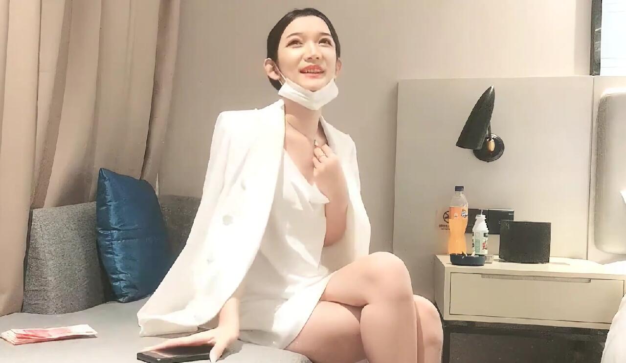 探花极品高颜值气质美女舌吻掰开粉穴舔弄沙发后入猛操