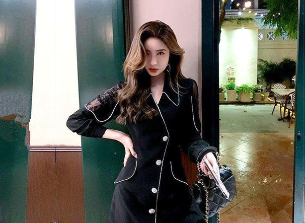 酒店约操良家骚女掰开双腿摸穴埋头舔屌活不错怼着骚穴抽插