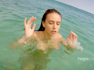 超完美女神嫩模Lisa身材纤细可波霸又大又挺