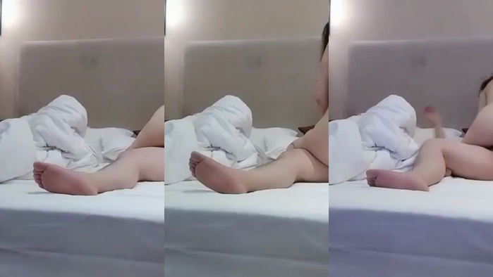 【国产馆】服装店美女老板娘外地进货时背着老公和情人酒店偷情啪啪,屁股圆润挺翘,骚得很特别喜欢女上位干男的