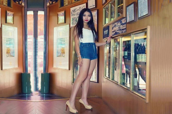 离异人妻累瘫在床想休息胖子硬了要继续干骚逼高潮