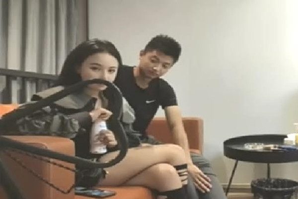 约了个花臂纹身顶级外围美女插嘴掰穴特写