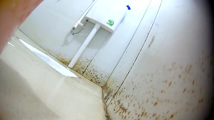 固定机位偷拍极品美女嫩逼 看着众多小嫩逼在眼前好有冲上前去爆操的冲动啊 高清版