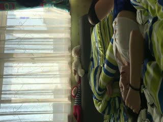 我害羞校花级小美女穿着空姐制服黑丝和排骨男友在房间啪