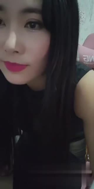 骚气主播蕾丝爆乳佳人自慰大秀~身材苗条逼毛稀疏~坐着插穴自慰很淫荡!!