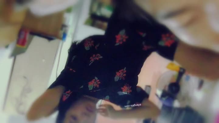 伴娘喝多了让我送回家没有忍住无套内射了小穴真紧A new