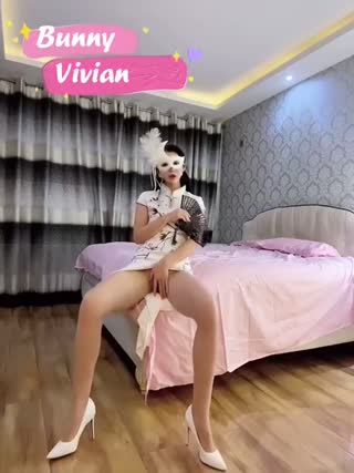 最浪推特反差婊网红【爱丝袜Vivian姐】最新定制视频-旗袍女神 极品身材 长腿炮架子 各种爆操过瘾