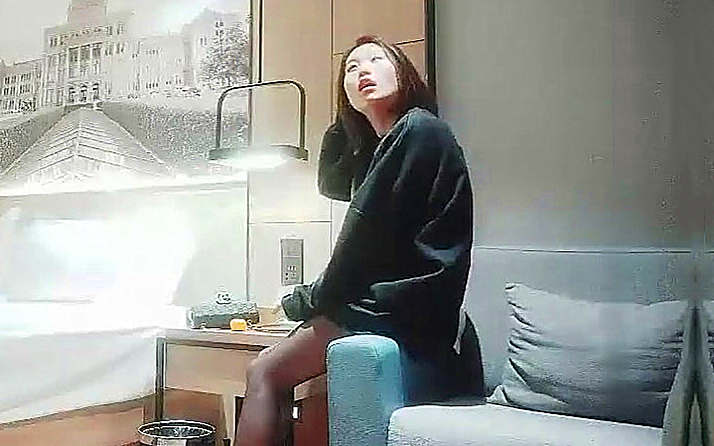 等了好久来了个大奶妹脱掉衣服一直揉