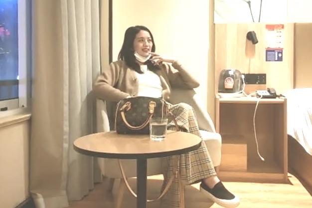 新晋老哥约操御姐洗完澡直接开操骑乘打桩机爽了浪叫不断