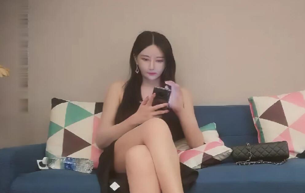 午夜寻花高颜值黑裙长腿妹子沙发脱光光调情一番互摸口交上位骑乘大力猛操