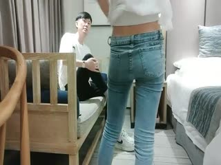 苗条妹子口交舔屌坐上来JB插入