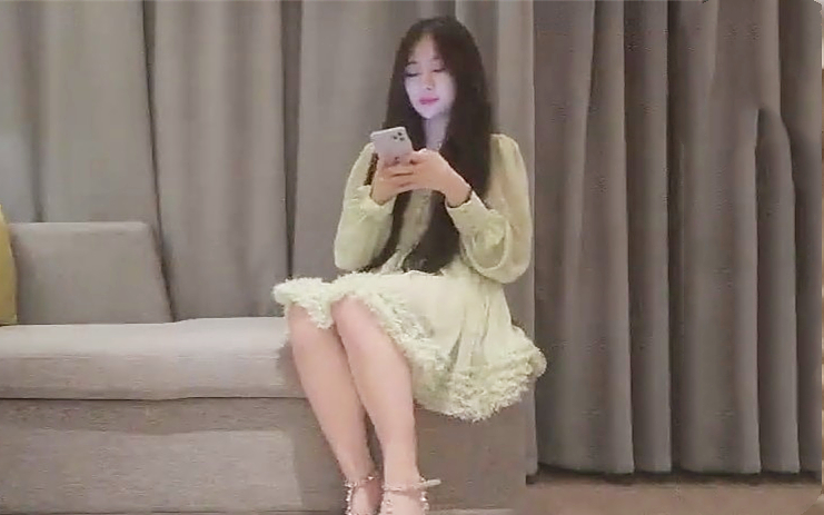 小宝寻花绿裙长相甜美胸前纹身妹子舌吻调情上位骑坐抽插后入快速猛操呻吟娇喘