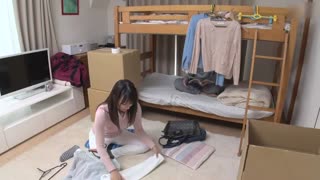 早上起床嫂嫂居然在棉被裡！而且還貼身抱住讓老二硬梆梆！ HUNTA-567