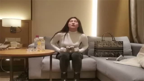 文轩探花巨乳长发妹，淫荡小骚货饥渴求欢！