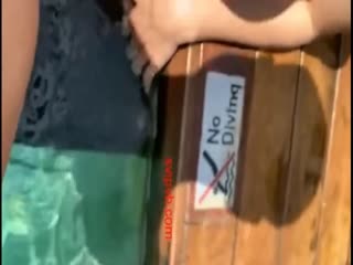 魔鬼身材性感美女嫩模和富二代男友豪宅浴池游泳玩到一半被拔掉内裤在水里干逼~搞了一会又上去干~极品粉嫩美穴.国语!