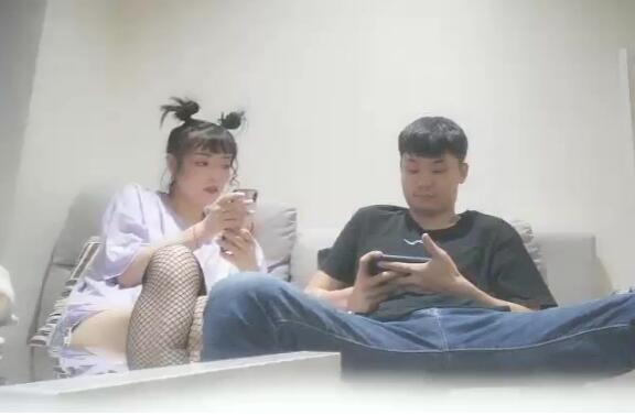 91杨小弟探花约了个奇葩发型妹子啪啪沙发露大奶扣逼骑乘插嘴猛操呻吟娇喘非常诱人