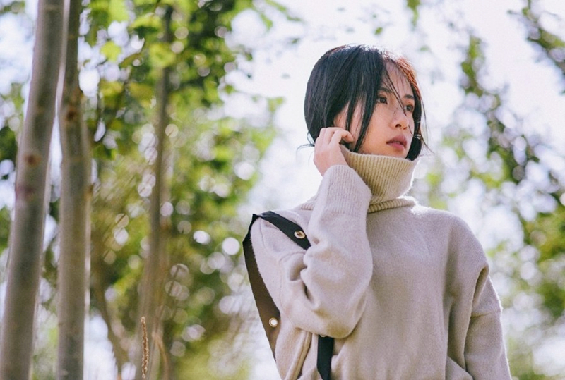 他在沙发上狠狠地操了我一顿后就射在了我的嘴巴里