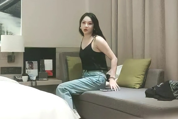 极骚御姐开档丝袜扭动屁股想要被操摸蛋深喉大屌特写插嘴骑乘打桩啊啊叫