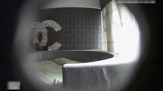 特色宾馆偷拍气质漂亮美少妇和男同事开房,时间有限进屋就被扑倒勐插,穿完衣服走时又被扒掉裤子干一次才让走!