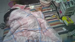 你的居家智慧摄影机安全吗!老婆睡了~可是JJ硬硬的~只好把老婆内裤脱掉玩一波!!