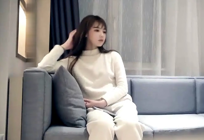 超高颜值乖乖女偶像级别的长腿萝莉