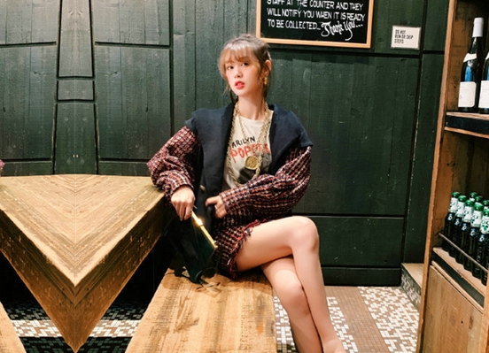 精壮小伙捡到宝极品美乳小姐姐舔穴狂魔对着鲍鱼亲不停白臀美腿诱惑力满分淫水太多干完赶紧擦一擦