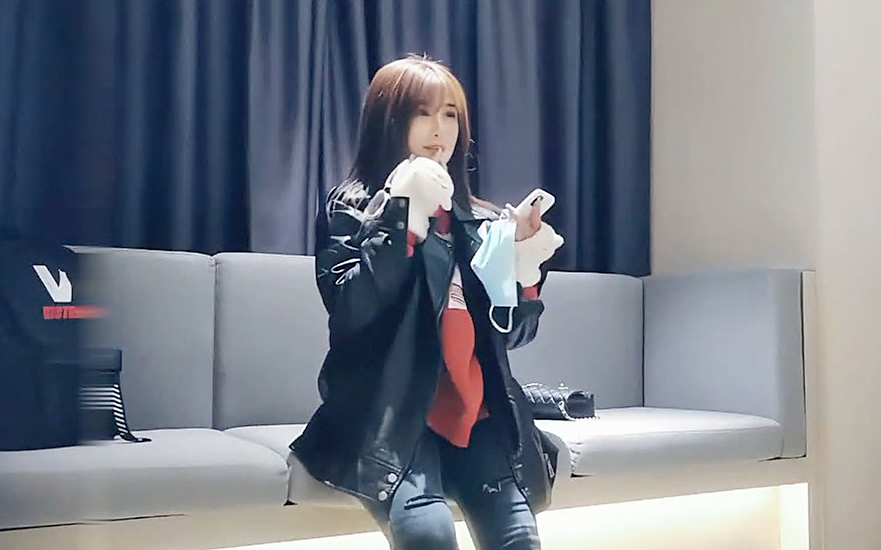 颜值不错肉肉身材妹子舌吻特写摸逼侧入后入猛操