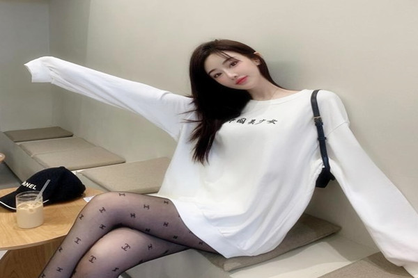 清秀苗条略微害羞换上黑丝抠弄鲍鱼激情啪啪不射一直口交不停