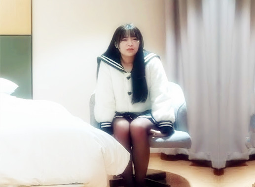 JK装短裙黑丝极品女神隔着内裤磨蹭小穴换上女仆装跪地深喉怼着大屁股交叉姿势就是操