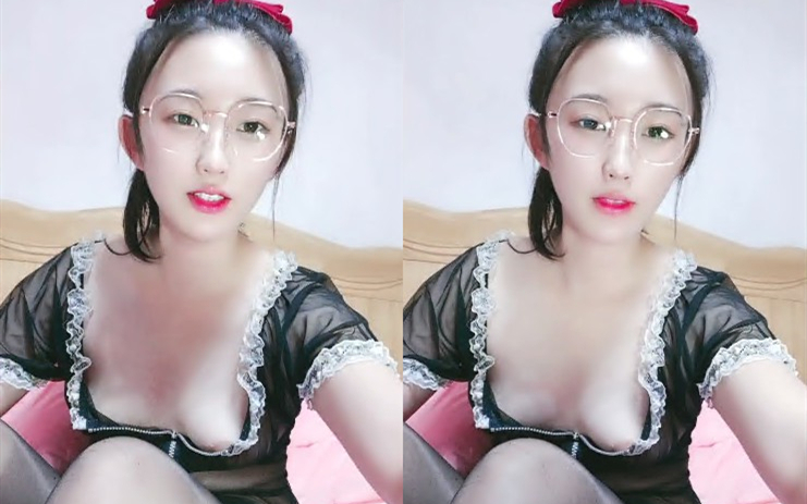 超清纯眼镜美少女宿舍自慰诱惑情趣露奶装黑色丝袜掰穴揉搓毛毛浓密翘起完美肥臀对着镜头揉搓肥穴娇喘呻吟