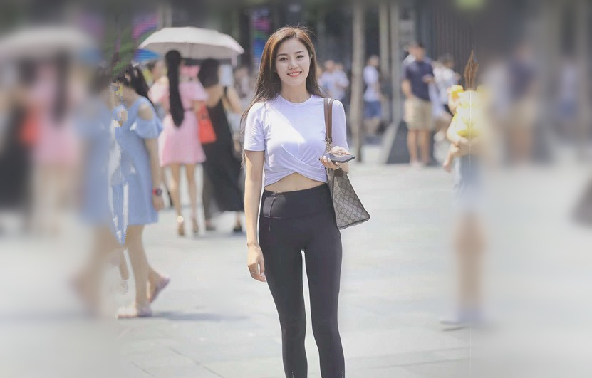 土豪挑了位嫩模伺候鸡巴姿势好给力