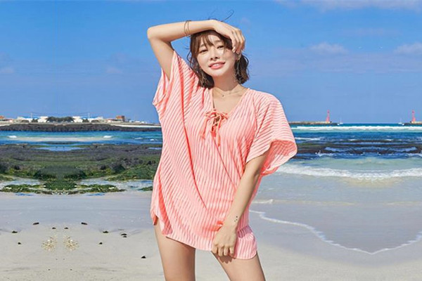 今晚调教小母狗萝莉裙肛塞尾巴地上爬行