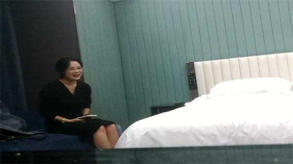 极品外围女苦苦等待 痴情探花内射狂玩