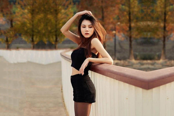 公司HR小姐姐白花花的肉体一堆零食哄开心酒店内肆意玩弄干逼