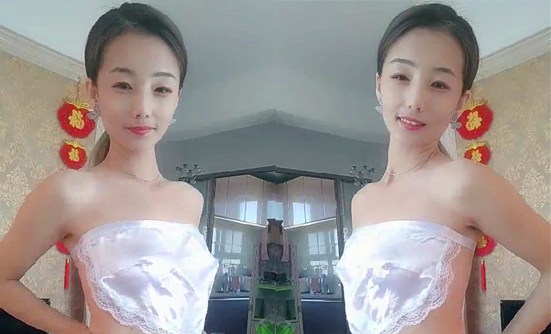 柔情似水的小女人全程露脸居家诱惑情趣丝袜跳弹自慰骚逼扭动的身材非常诱惑淫声荡语勾搭狼友精彩刺激