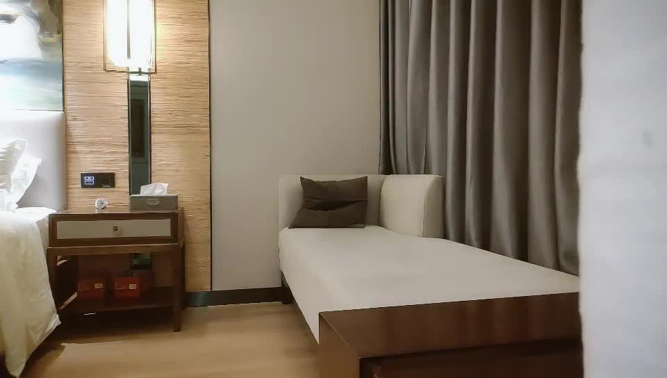 【 小 東 小 東 探 花 】 小 陳 總 坐 鎮 ， 愛 徒 繼 續 約 外 圍 ， 極 品 JK美 少 女 ， 黑 絲 沙 發 視 角 ， 啪 啪 後 入 白 皙 翹 臀