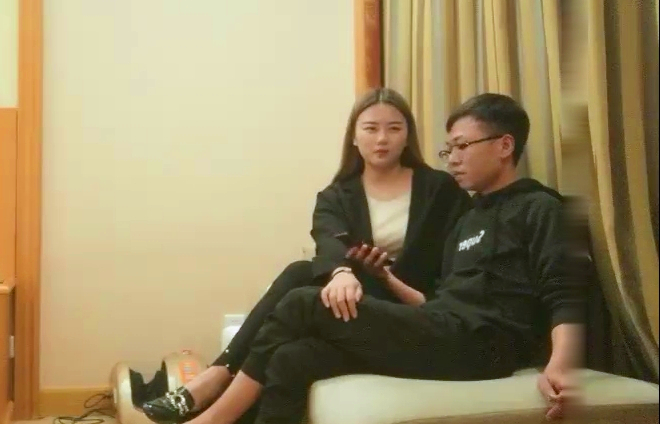 丰满美女卖淫记情趣装黑丝诱惑真怕小哥被榨干了