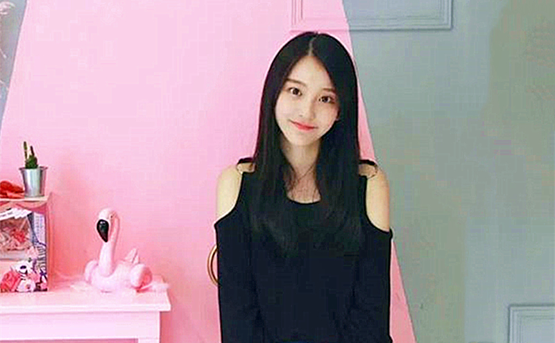 小白菜未流出的一部出租屋干白嫩可爱的小女友双镜头远近景切换