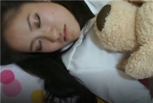 网友投稿迷奸儿时朋友的女儿