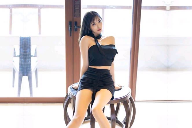 李公子密探上门操极品美臀小姐姐性格吊带口活一流扛起双腿就草超近距离视角后入猛顶