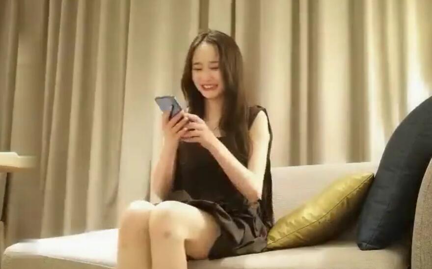 小宝寻花极品黑裙高颜值甜美长腿妹舌吻足交69互舔上位骑坐抽插搞得舒服再到沙发侧入插嘴_1