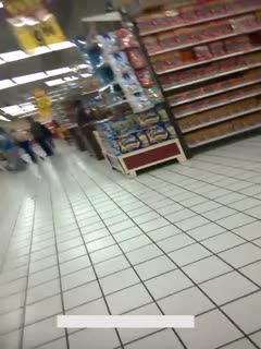 超市露出猥亵红色购物女