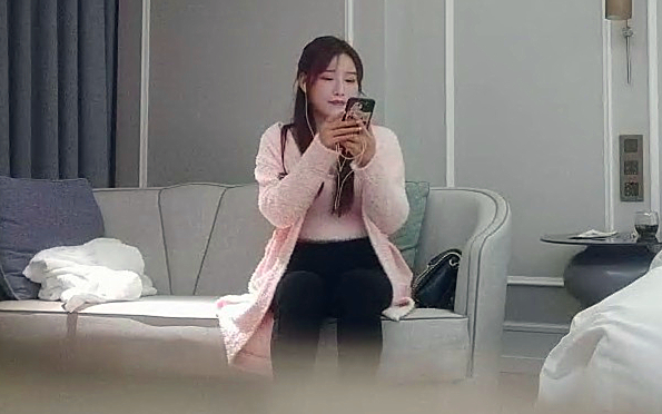 阴毛好多一舔逼爽得乱耸全程换了两个套套好激情