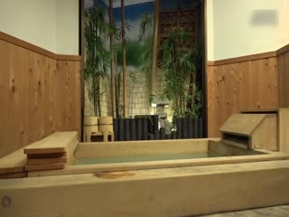 秘汤めぐり美女 混浴温泉に単独で来た女性たちが睡眠薬入りの地酒を饮まされ昏睡したところを强奸にあっていた事件映像3