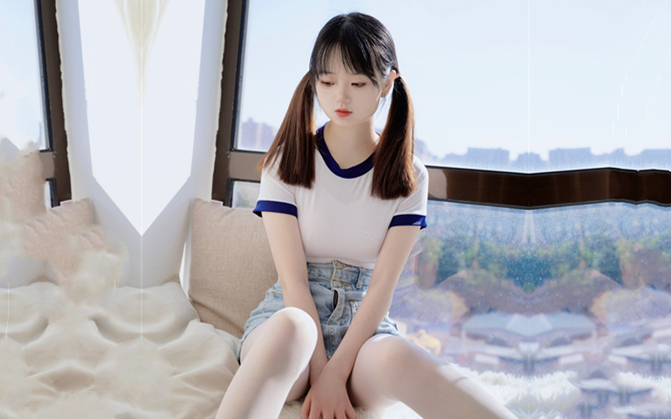 爆操双马尾萝莉女友喵喵从客厅操到浴室