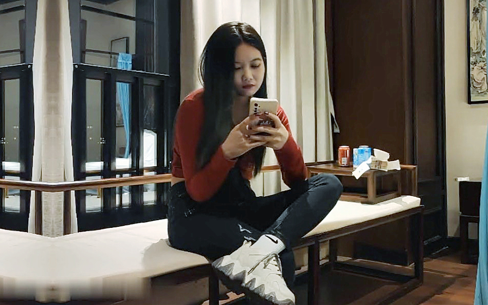 年轻大奶妹甜美型活力十足