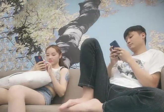 杨先生探花约个马尾纹身妹子沙发摸逼上位开操穿上黑丝后入呻吟娇喘非常诱人