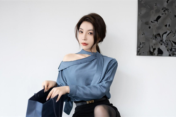 VIP91大嘴哥情人节约操公司超级美腿女员工黑丝狂操